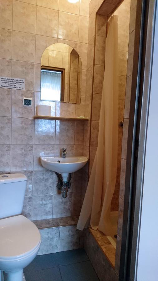 Dom Weselny Wenus Pokoje Hotelowe Przedborz Exterior foto